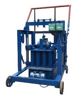 좋은 손으로 만드는 기계 홀블록 콘크리트 벽돌 고객 요청 특징