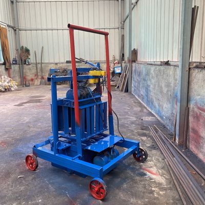 좋은 손으로 만드는 기계 홀블록 콘크리트 벽돌 고객 요청 특징